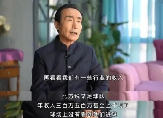 进球助攻这些数据不言自明，但当我再年长一些，尤其是有了孩子以后，我要向他们讲述的萨拉赫可不只是进球和助攻，而是他用自己的方式，对身边队友的激励，还有他身上的榜样和领袖风范。